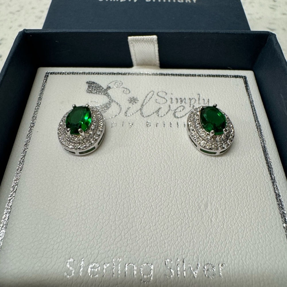 Sterling silver simply brilliant pink hallo cubic zirconia stud earrings